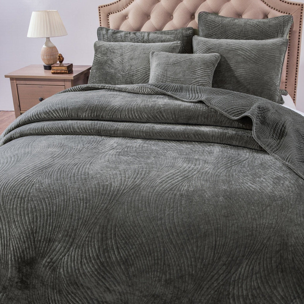 Tache Plush Dreams Dark Taupe Chocolate Waves Velvet Quilt Set (JHW-852BR)