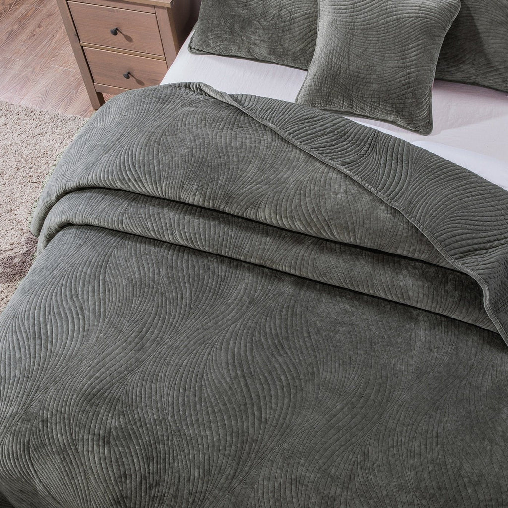 Tache Plush Dreams Dark Taupe Chocolate Waves Velvet Quilt Set (JHW-852BR)